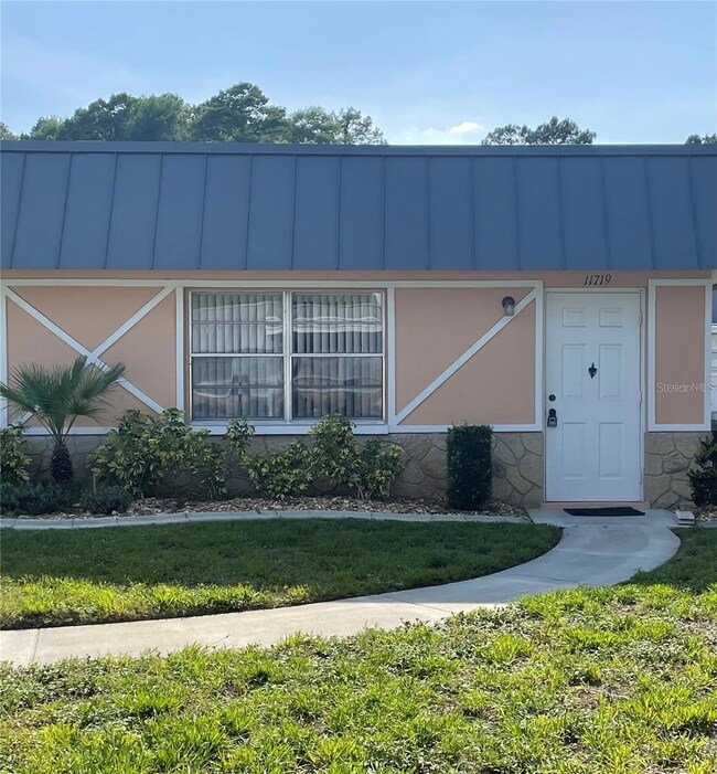 11719 Boynton Ln, New Port Richey, FL 34654 - photo 2