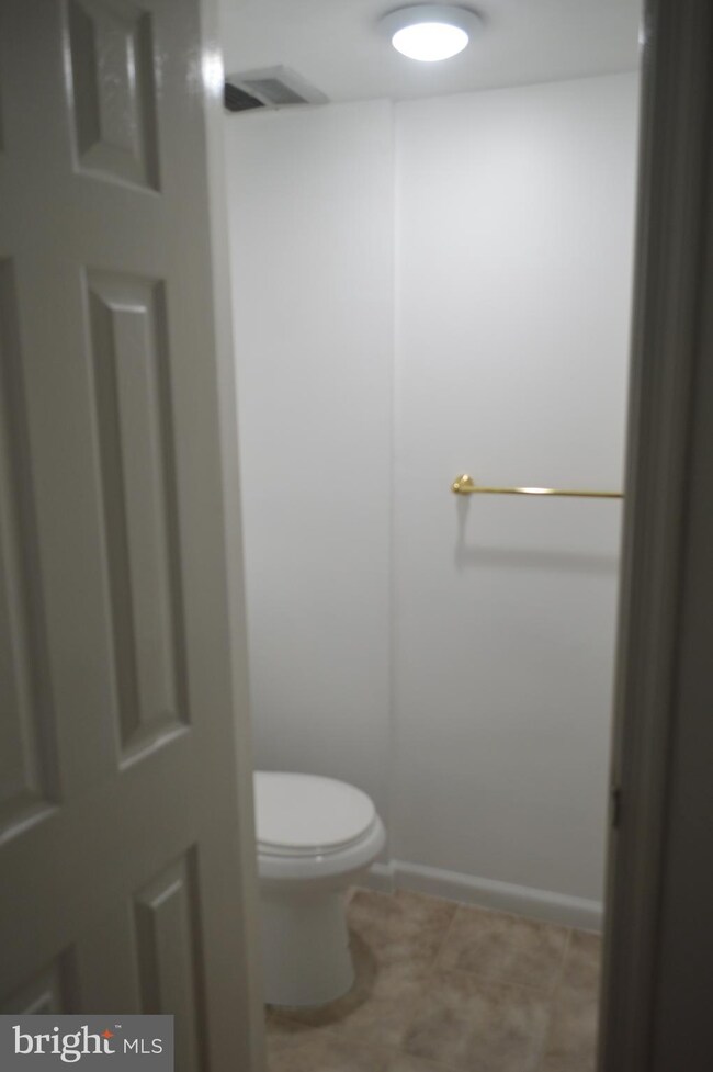 12140 Dove Cir, Laurel, MD 20708 - photo 7