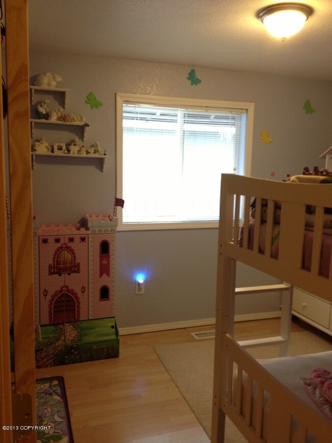 2nd bedroom pic3