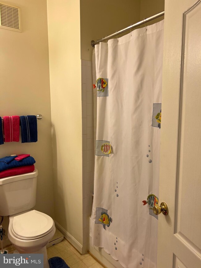 9806 Feathertree Terrace unit A, Montgomery Village, MD 20886 - photo 5