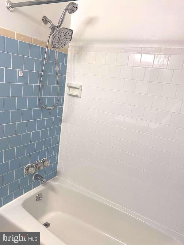 1027 Foxcroft Ln, Essex, MD 21221 - photo 6