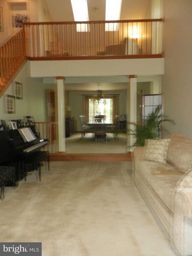 8527 Hill Spring Dr, Lutherville Timonium, MD 21093 - photo 4