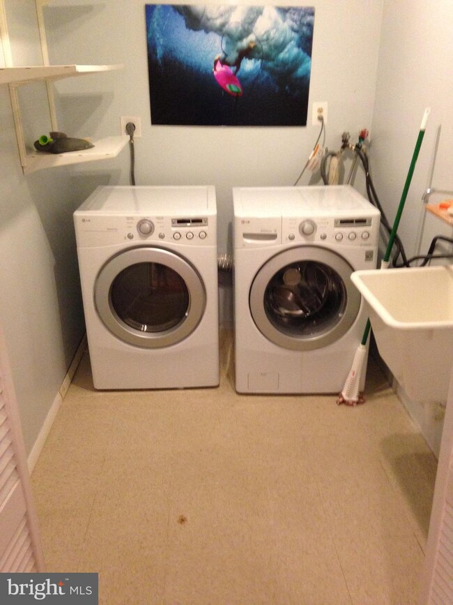 27 W Taylor Run Pkwy, Alexandria, VA 22314 - photo 6