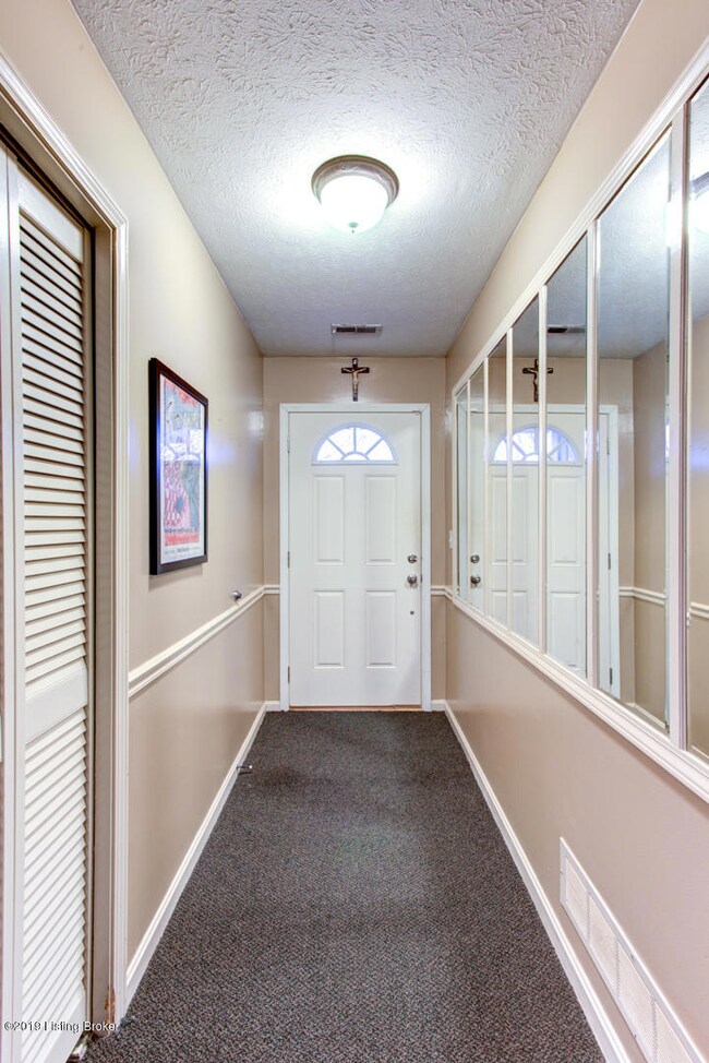 6805 Beard Ct, Louisville, KY 40228 - photo 3