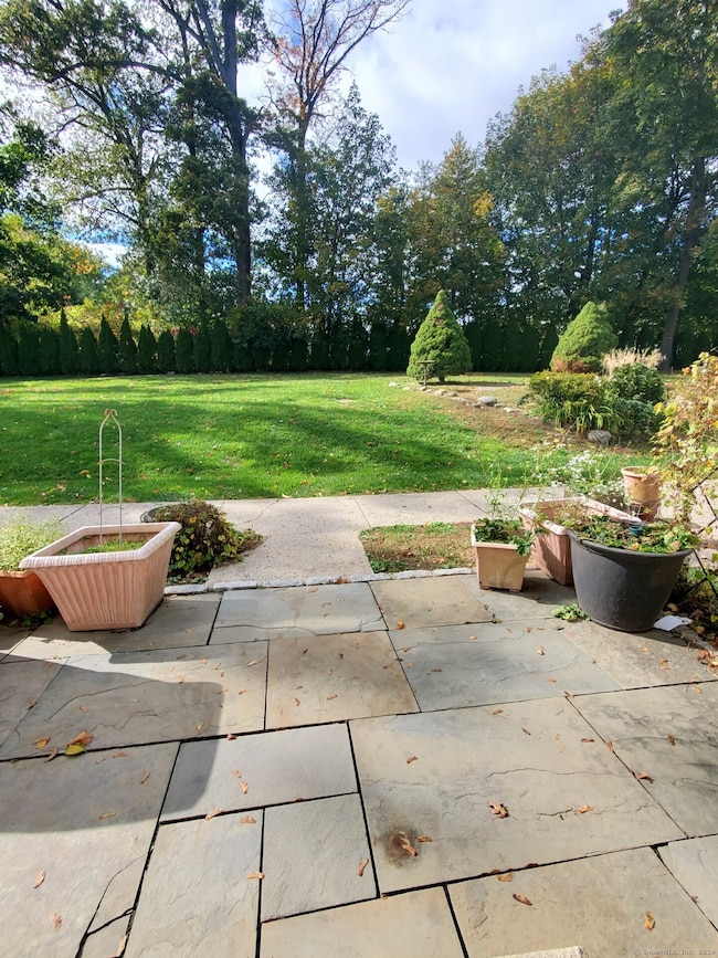 421 Sylvan Knoll Rd, Stamford, CT 06902 - photo 4