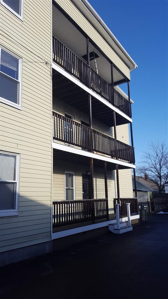 528 Howe St unit 1, Manchester, NH 03103 - photo 2