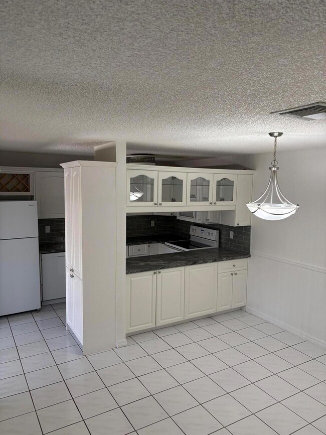 203 SE Camelot Gardens Blvd unit C, Port Saint Lucie, FL 34952 - photo 6