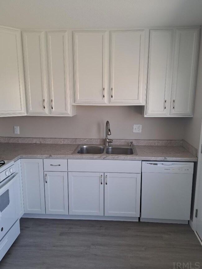 18 Sunrise Way, Bluffton, IN 46714 - photo 2