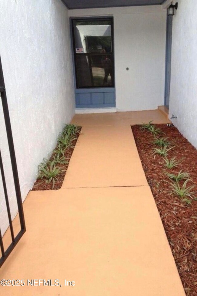 1242 Mayport Landing Cir, Atlantic Beach, FL 32233 - photo 5