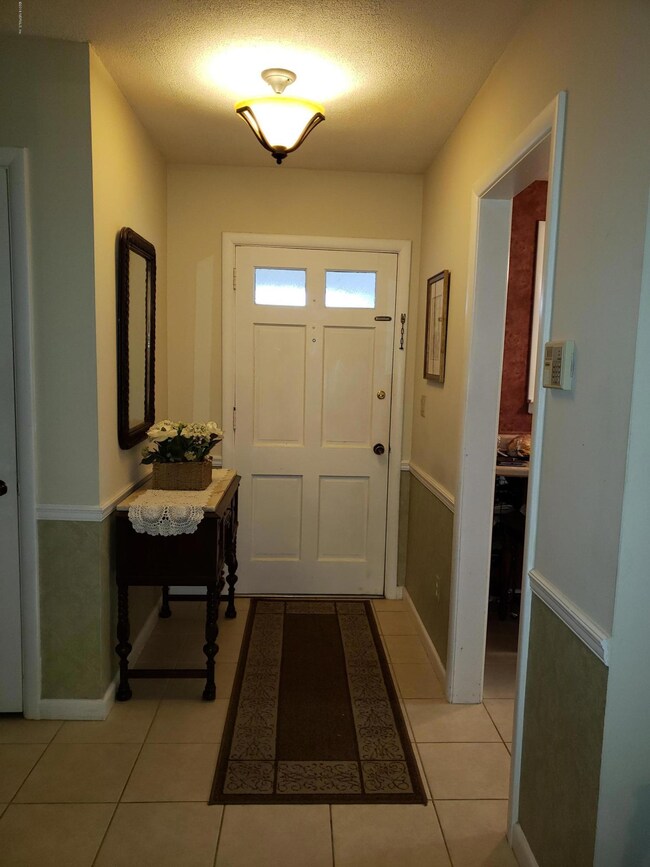 7052 Holiday Rd N, Jacksonville, FL 32216 - photo 3