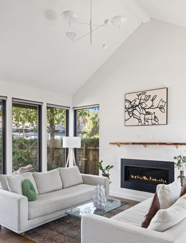 1913 Canterbury St unit 2, Austin, TX 78702 - photo 7