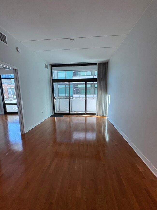 650 W Wayman St unit 406, Chicago, IL 60661 - photo 2