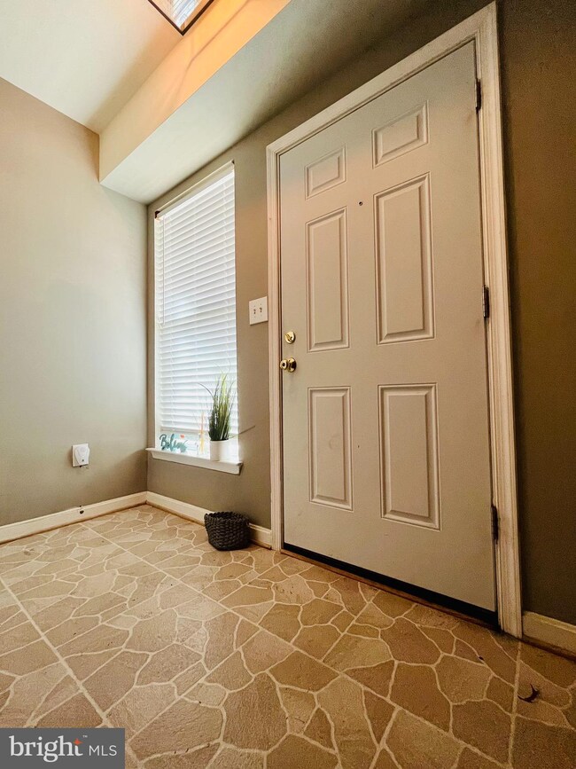 9673 Devedente Dr unit 201, Owings Mills, MD 21117 - photo 5