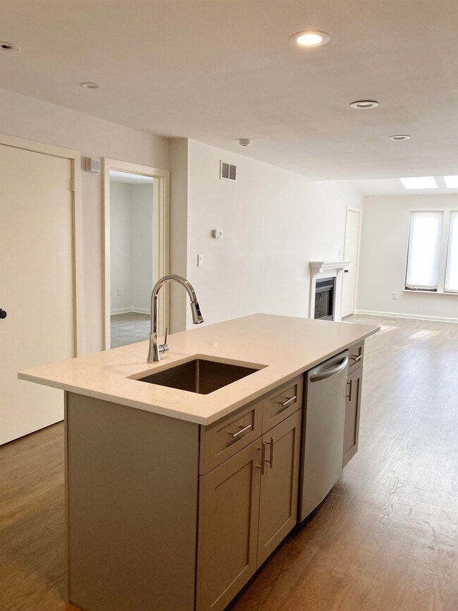 748 Mainsail Ln unit D3A, Secaucus, NJ 07094 - photo 6