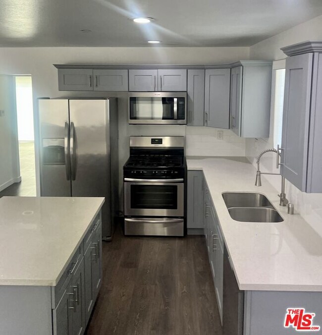 949 N Hobart Blvd unit 949, Los Angeles, CA 90029 - photo 3