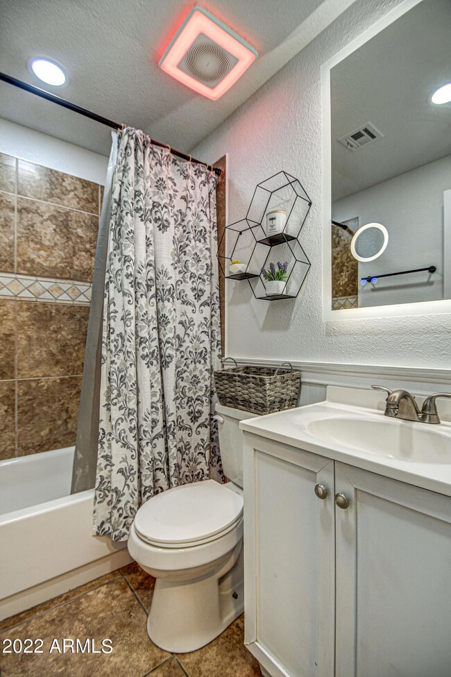 Bathroom 2-pic 2