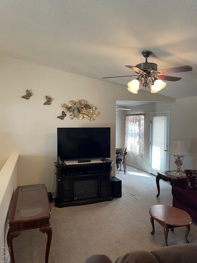 20 Nona Brooks Ct unit M, Pueblo, CO 81005 - photo 3