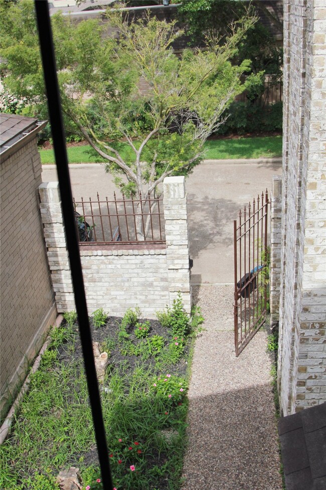 9665 Longmont Dr, Houston, TX 77063 - photo 3