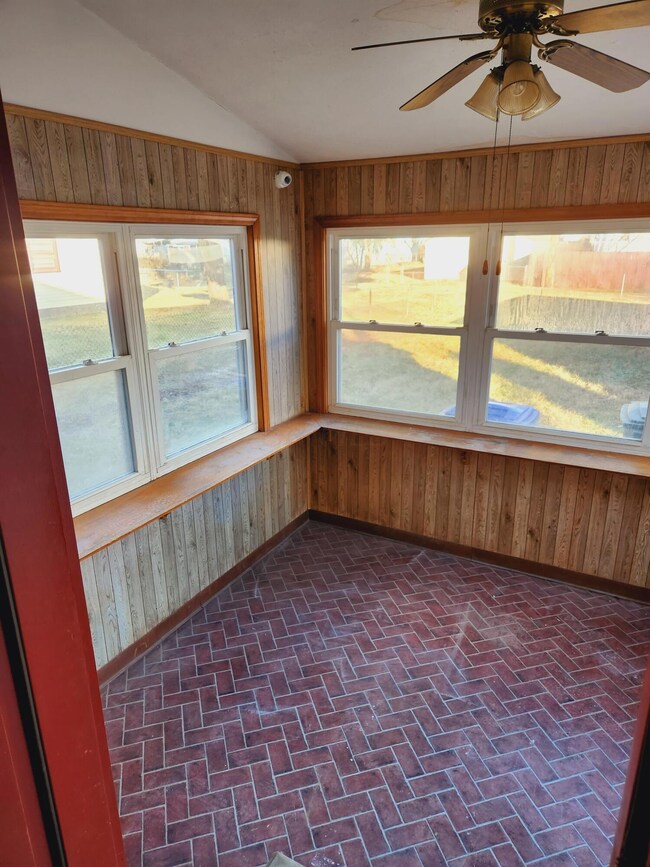 820 S James Enclosed porch
