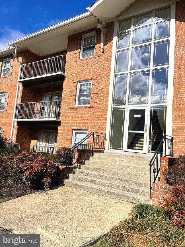 3332 Spring Ln unit C-20, Baileys Crossroads, VA 22041 - photo 2
