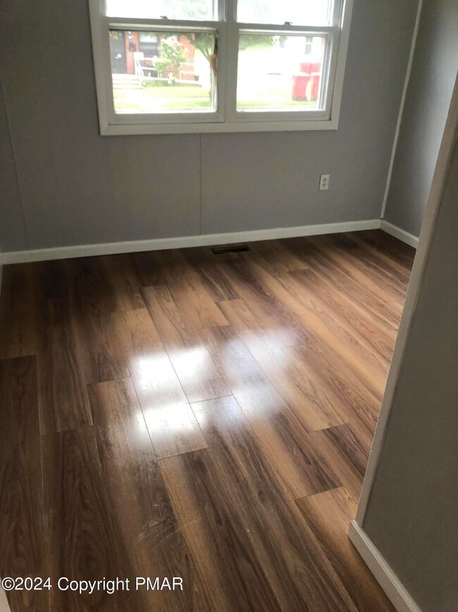 52 Garden St, Stroudsburg, PA 18360 - photo 7