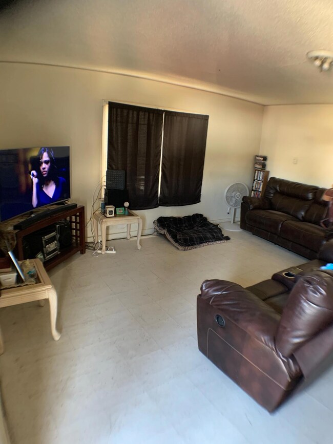 3416 Frankfort Ave, El Paso, TX 79930 - photo 4