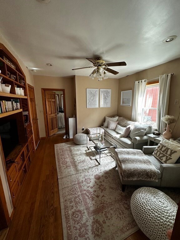 8 Williams Ct unit 1, Somerville, MA 02143 - photo 2