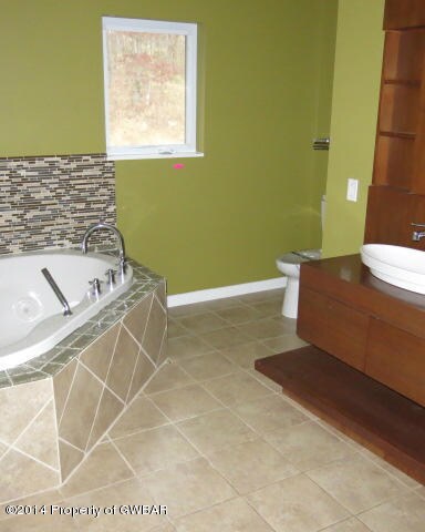 400 Heslop Rd, Mountain Top, PA 18707 - photo 7