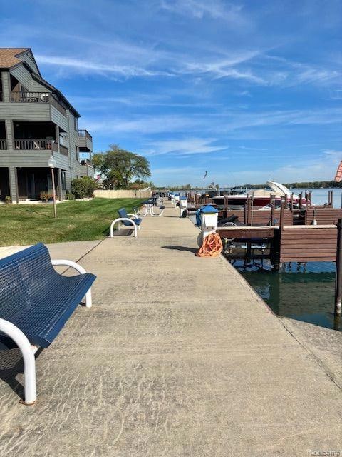 2465 Riverside Dr unit 212, Trenton, MI 48183 - photo 3