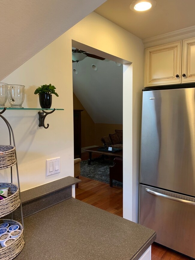 219 S Naperville Rd unit B, Wheaton, IL 60187 - photo 4