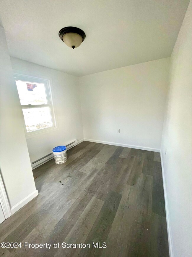 347 Roberts Ct, Scranton, PA 18504 - photo 4