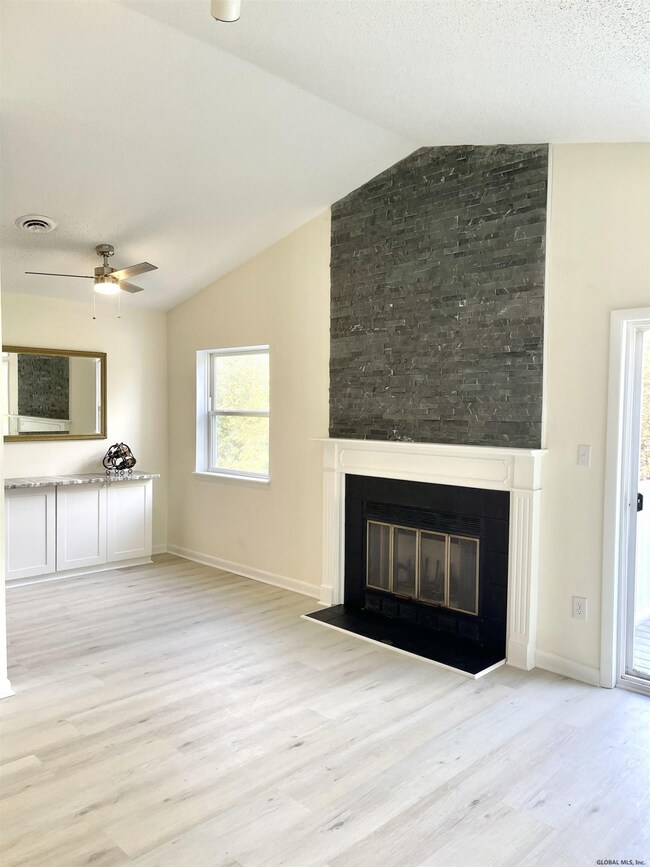 607 Cambridge Manor Dr unit 607, Schenectady, NY 12302 - photo 7