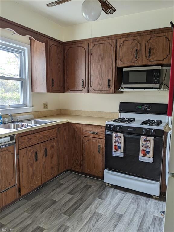 Kitchen. NOTE: Dishwasher does NOT work