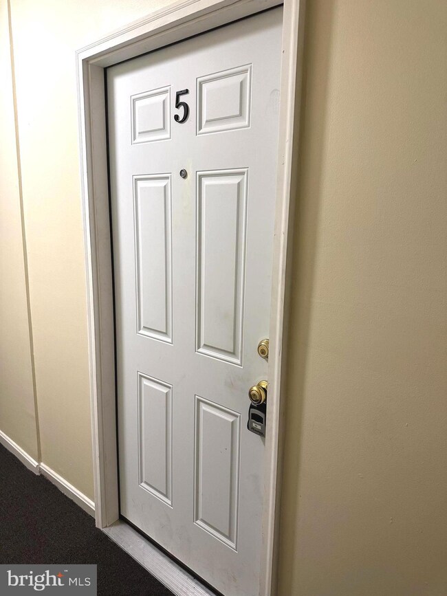 64 W Antietam St unit . 5, Hagerstown, MD 21740 - photo 3