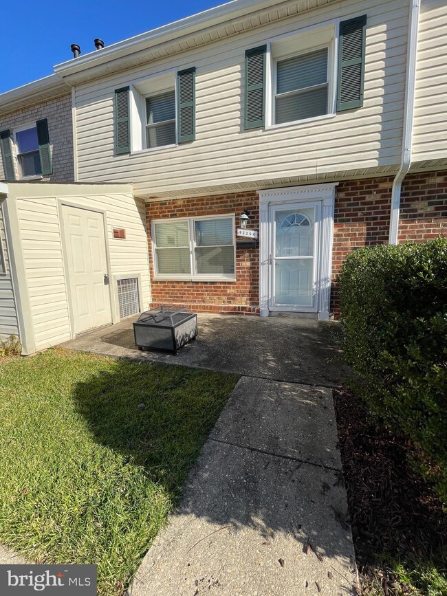 9220 Bridle Path Ln unit K, Laurel, MD 20723 - photo 2