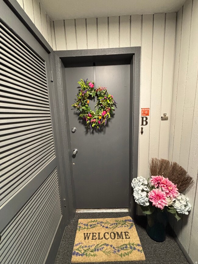 460 E Creekside Cir unit B, Murray, UT 84107 - photo 2