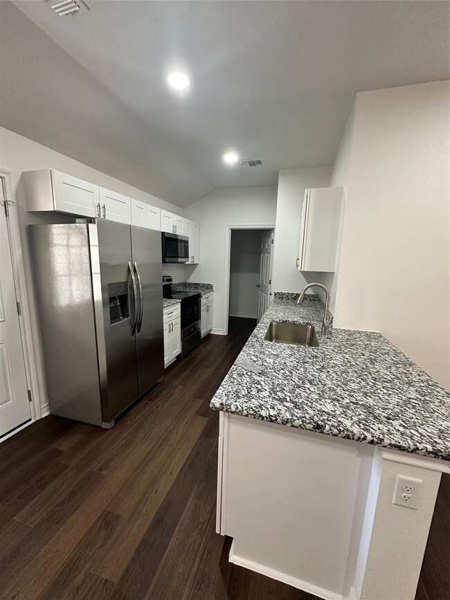 932 W Chase St, Denison, TX 75020 - photo 6