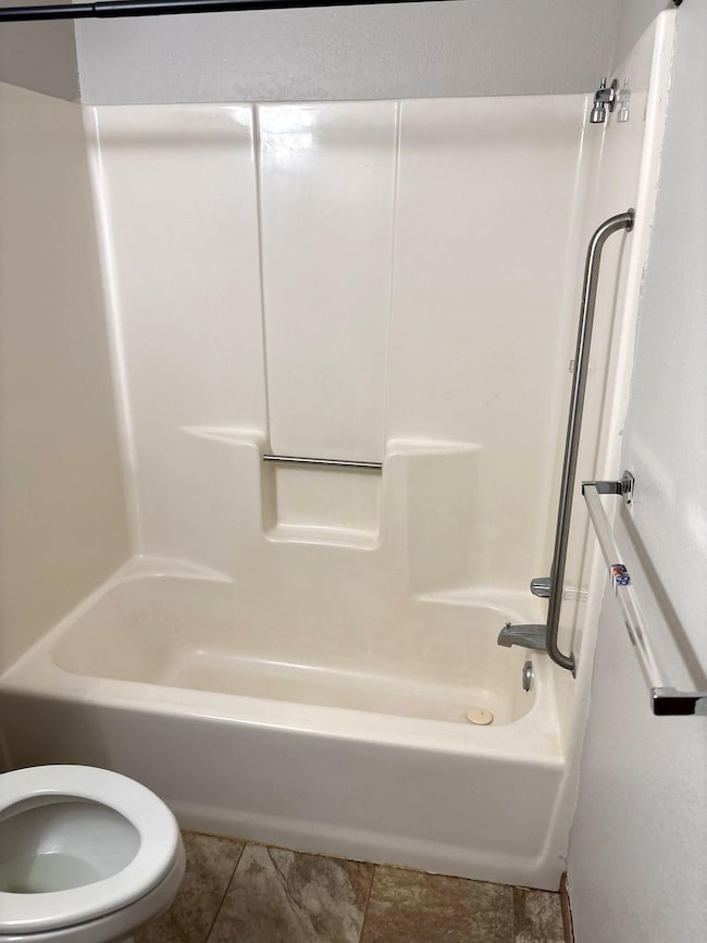 1421 Lake Ave NW unit 406, Willmar, MN 56201 - photo 7