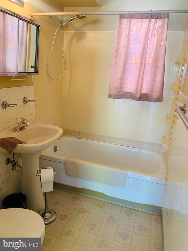 235 Manassas Dr, Manassas Park, VA 20111 - photo 3