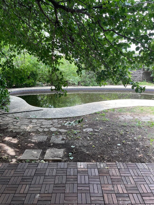 401 Parkview Ct, Hurst, TX 76053 - photo 3