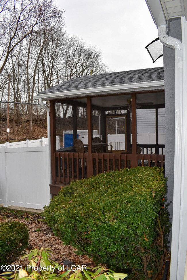 374 Horton St, Wilkes Barre, PA 18702 - photo 6