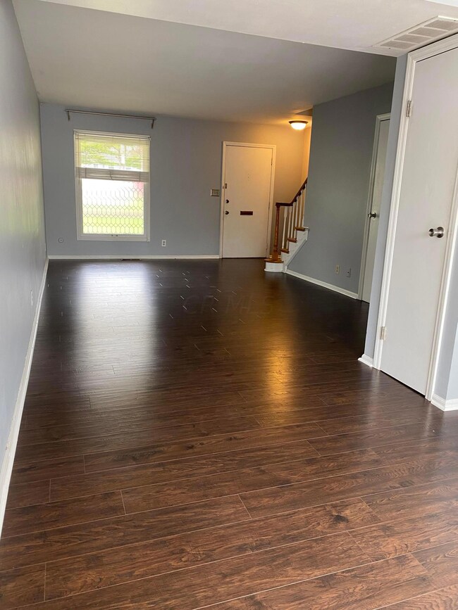 04aJ Living Room