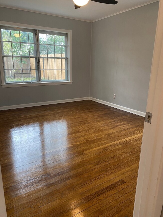 208 Westfield St, Houston, TX 77022 - photo 5