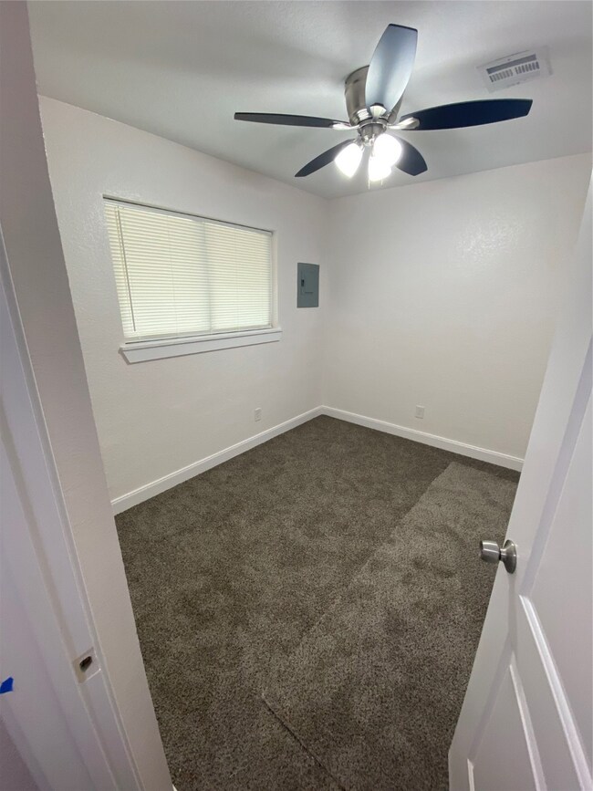 10907 Keese Dr, Houston, TX 77089 - photo 6