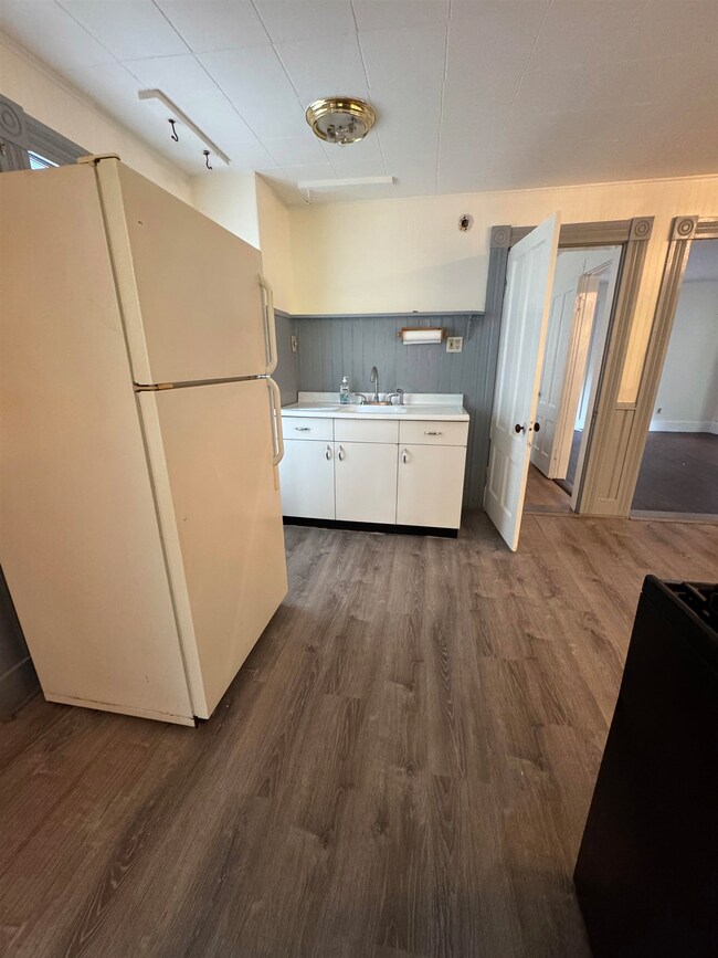 34 Center St unit 2, North Walpole, NH 03609 - photo 3