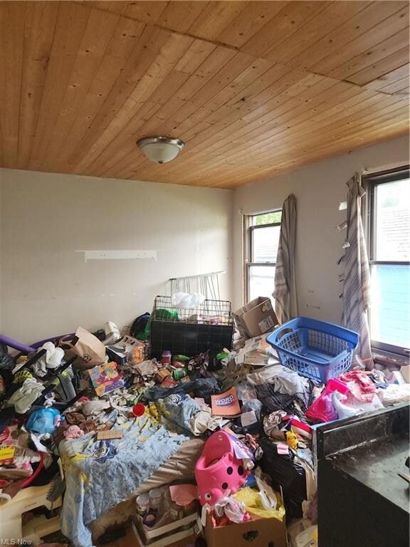 Picture is misleading- this is also the kitchen