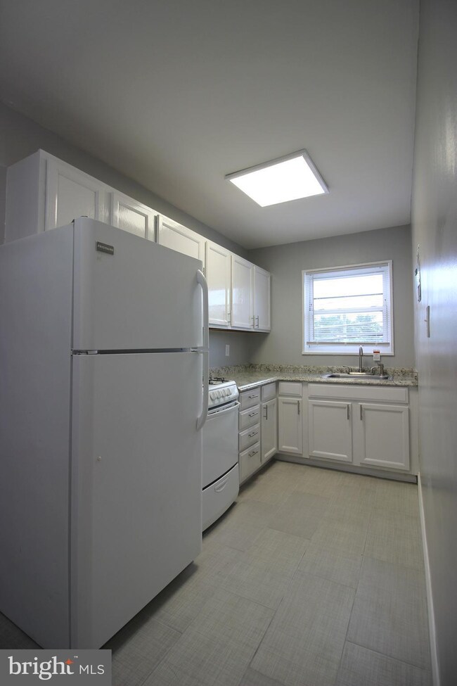 2243 Huntington Ave unit 301, Alexandria, VA 22303 - photo 4