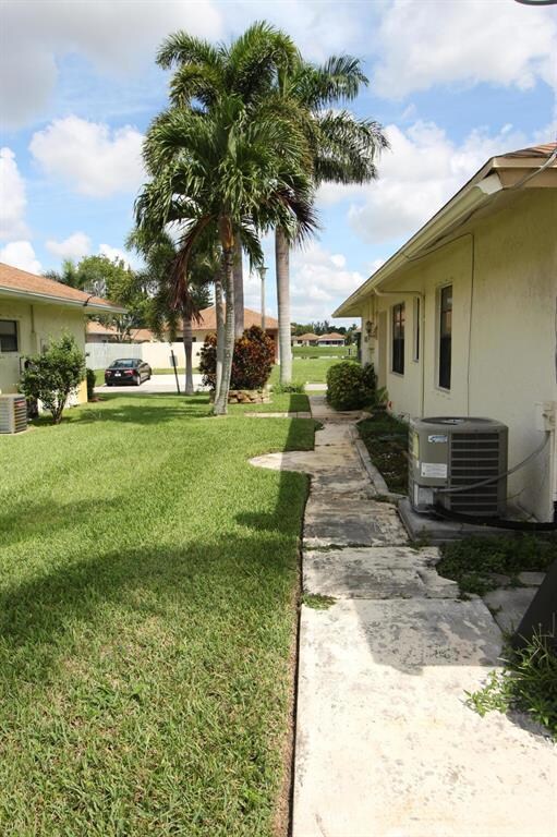 4828 Paulie Ct, West Palm Beach, FL 33415 - photo 4