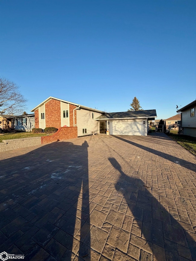 1513 2nd St SW, Clarion, IA 50525 - photo 2