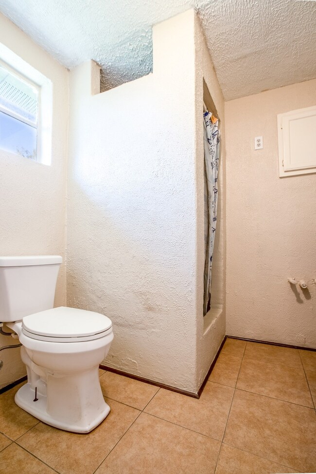 8921 Sherbourne St, Houston, TX 77016 - photo 7